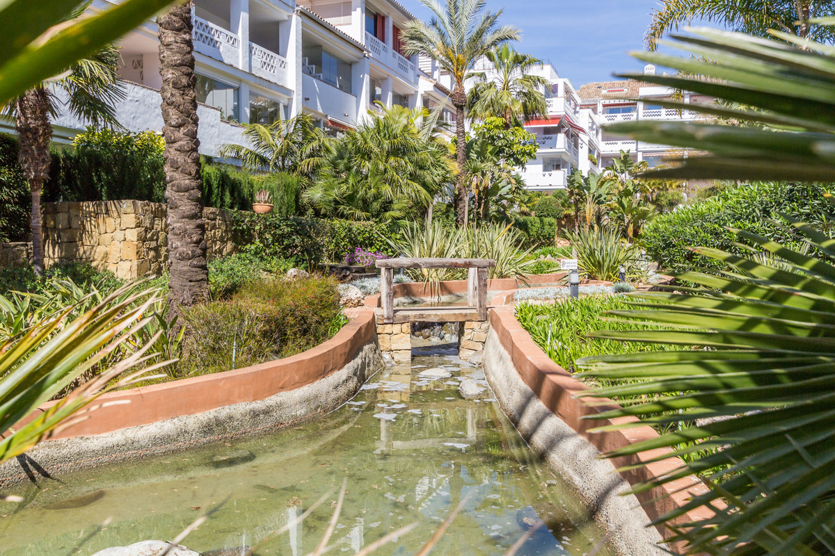 3 Bed Apartment for sale in The Golden Mile Costa Del Sol, Málaga, Spain