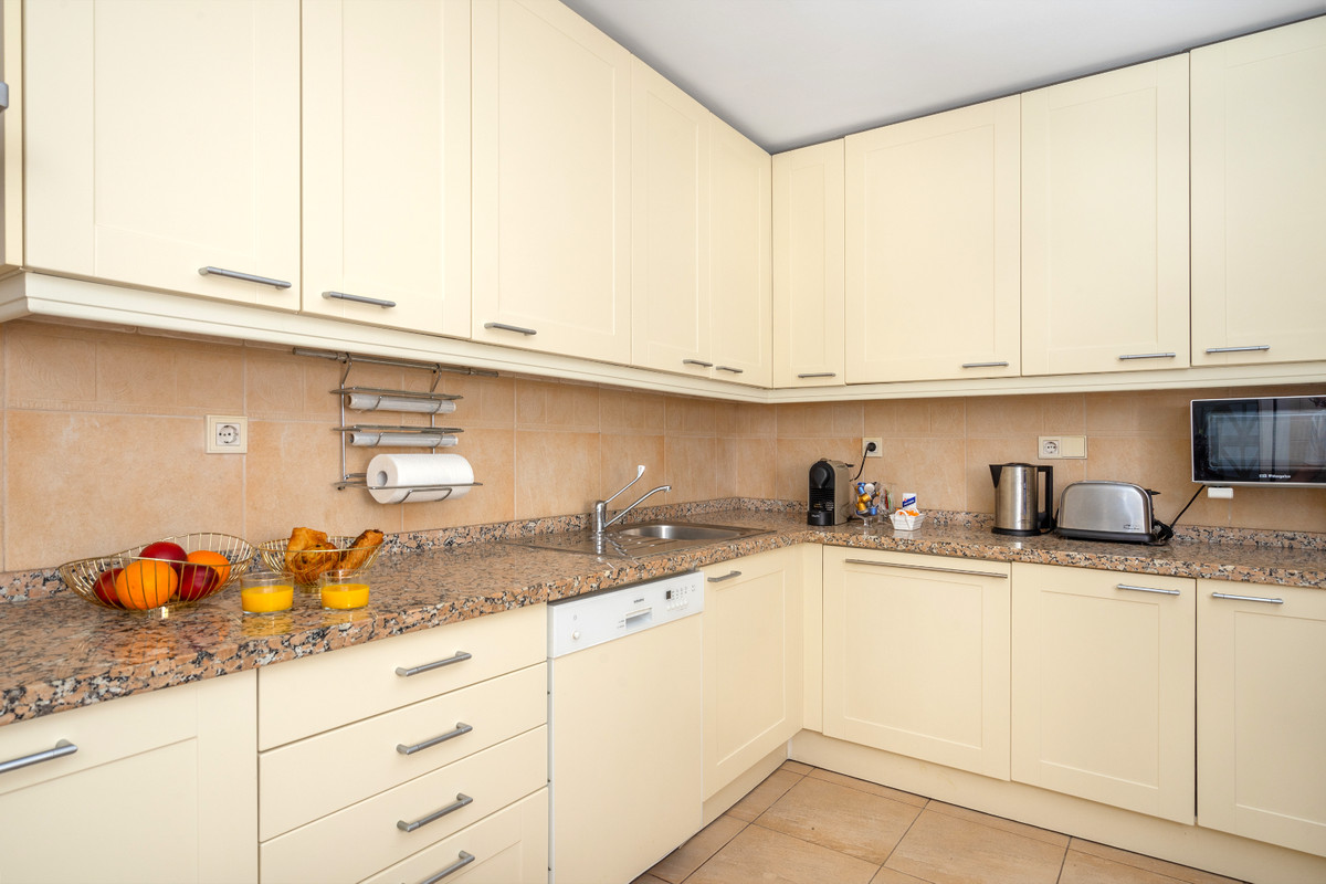 3 Bed Apartment for sale in The Golden Mile Costa Del Sol, Málaga, Spain