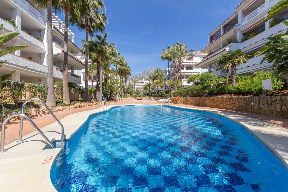 3 Bed Apartment for sale in The Golden Mile Costa Del Sol, Málaga, Spain