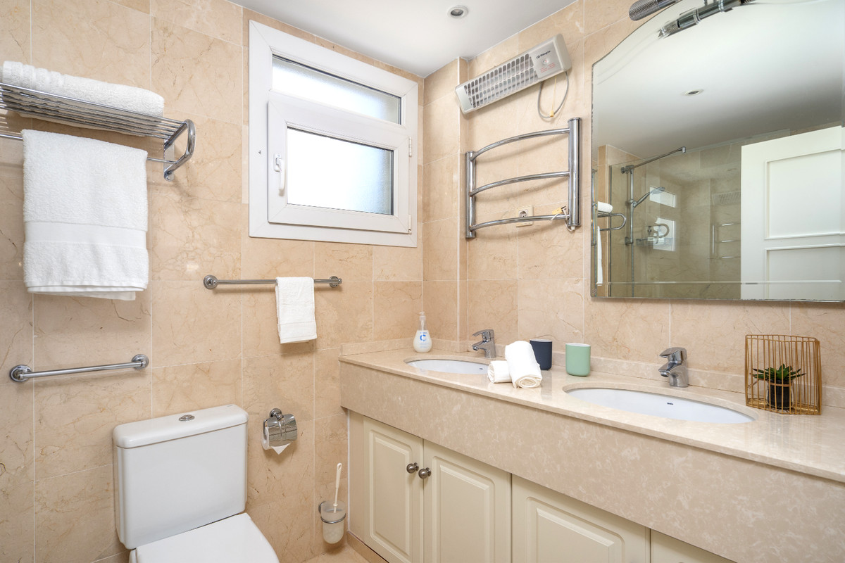 3 Bed Apartment for sale in The Golden Mile Costa Del Sol, Málaga, Spain