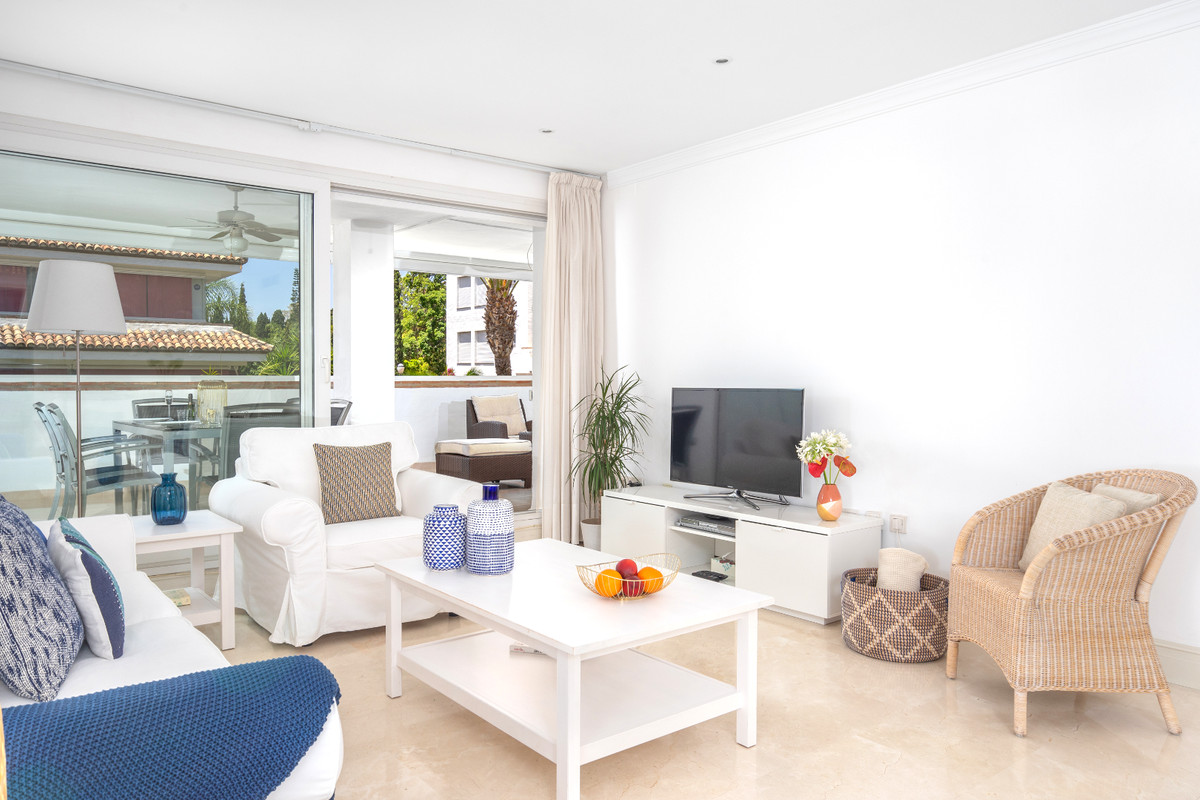 3 Bed Apartment for sale in The Golden Mile Costa Del Sol, Málaga, Spain