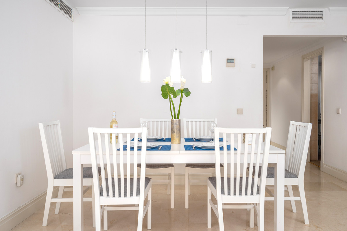 3 Bed Apartment for sale in The Golden Mile Costa Del Sol, Málaga, Spain