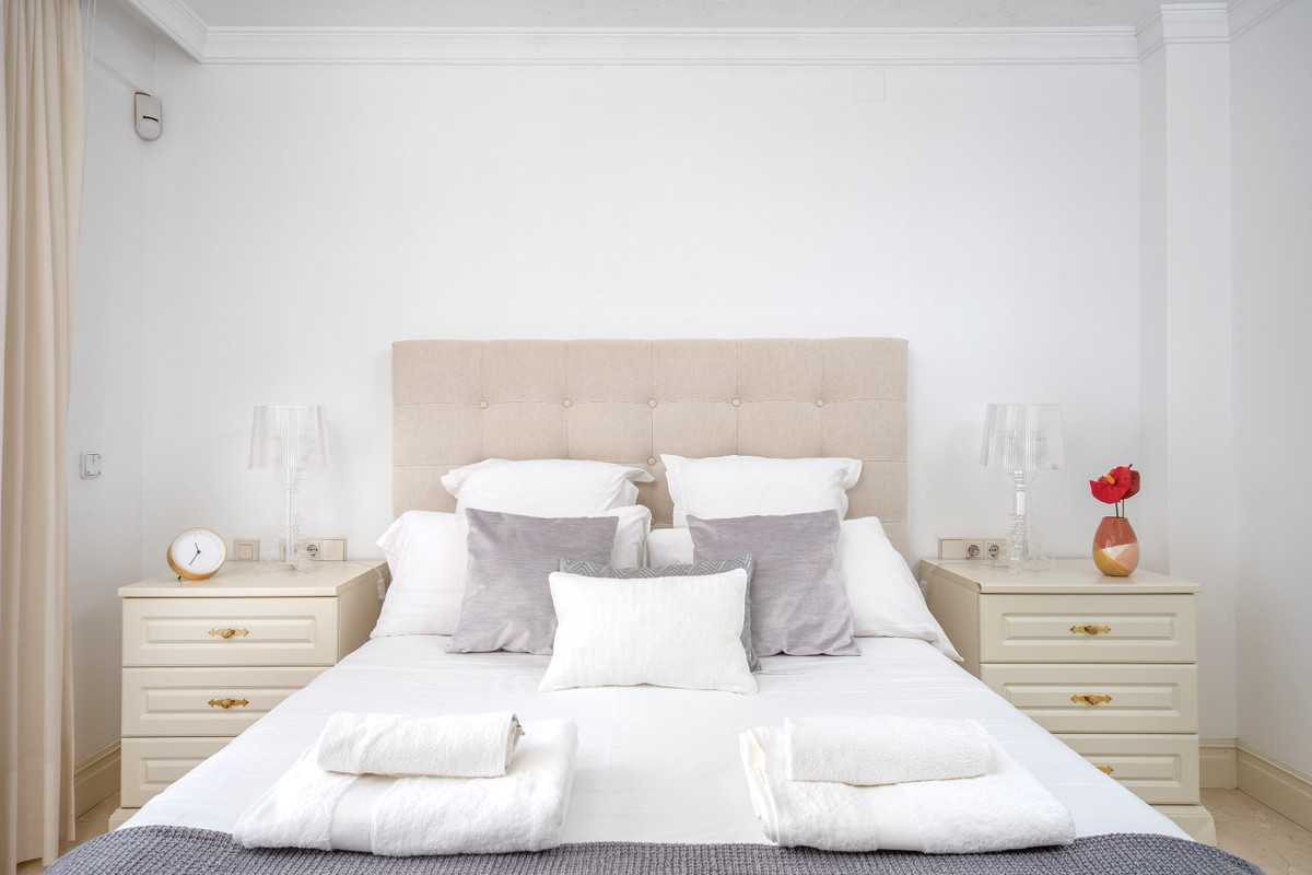 3 Bed Apartment for sale in The Golden Mile Costa Del Sol, Málaga, Spain
