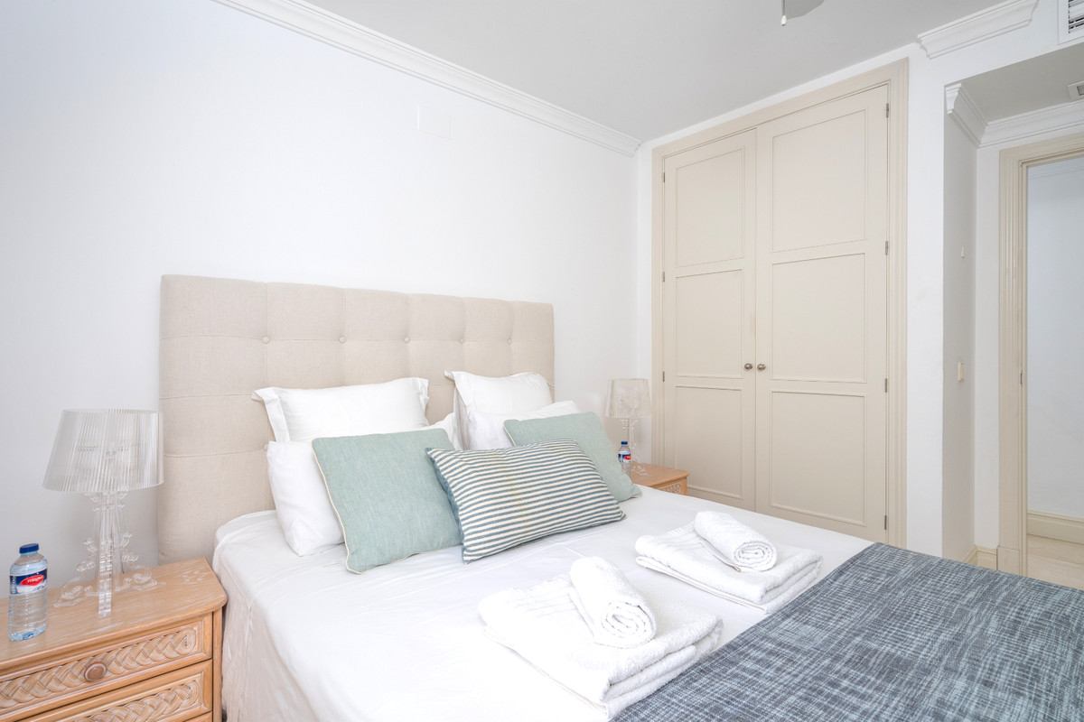 3 Bed Apartment for sale in The Golden Mile Costa Del Sol, Málaga, Spain