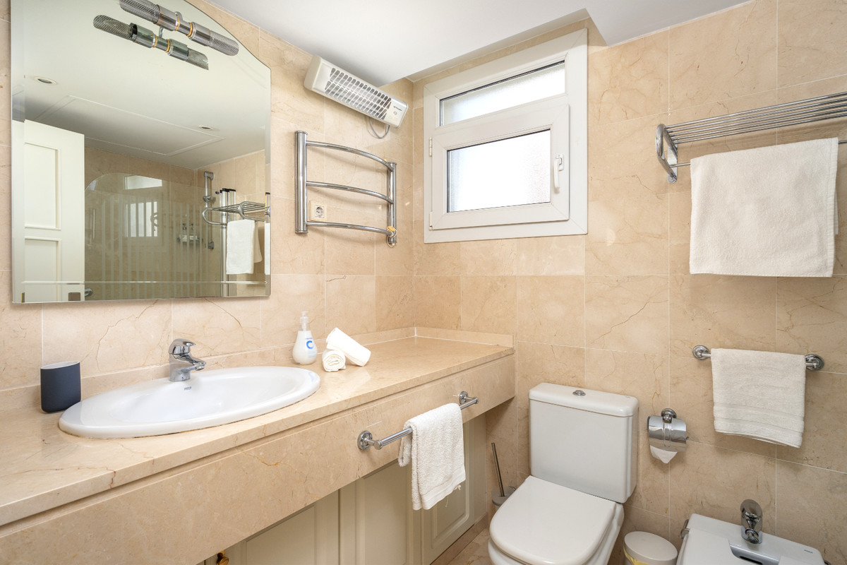 3 Bed Apartment for sale in The Golden Mile Costa Del Sol, Málaga, Spain