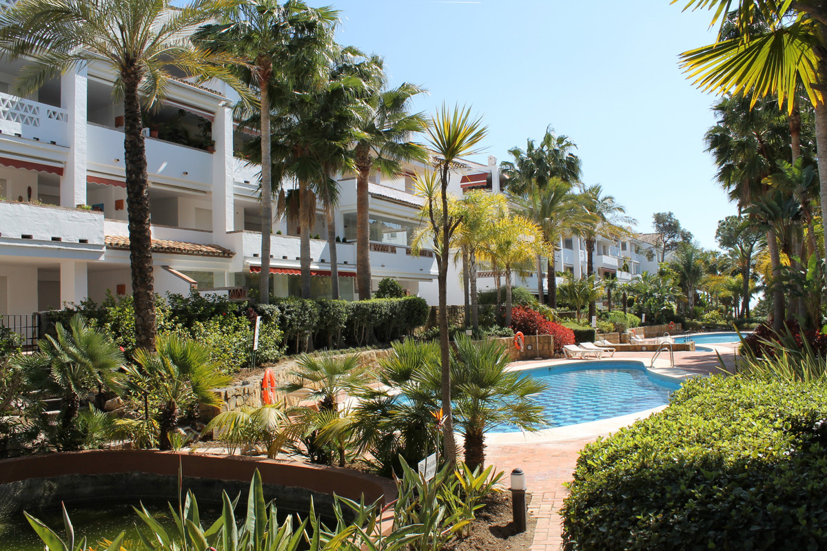 3 Bed Apartment for sale in The Golden Mile Costa Del Sol, Málaga, Spain