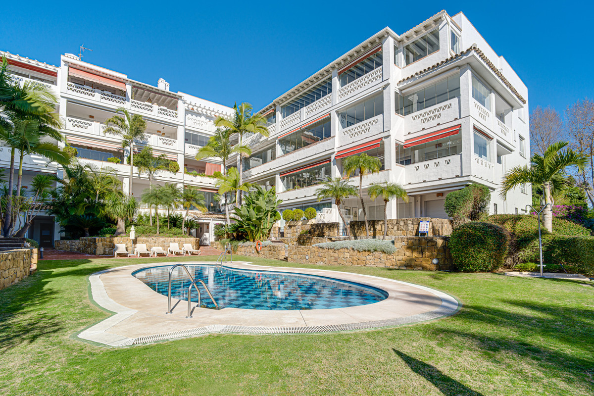 3 Bed Apartment for sale in The Golden Mile Costa Del Sol, Málaga, Spain