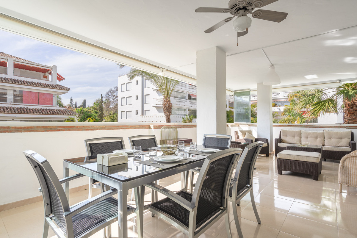 3 Bed Apartment for sale in The Golden Mile Costa Del Sol, Málaga, Spain