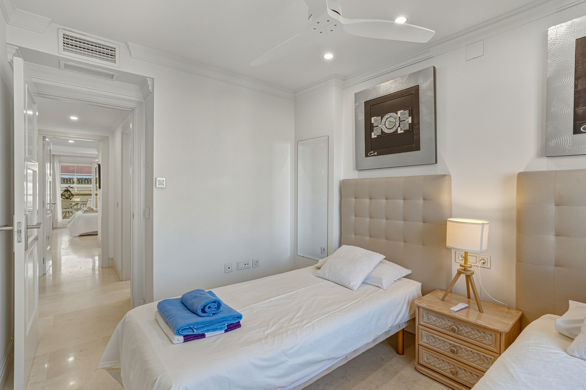 3 Bed Apartment for sale in The Golden Mile Costa Del Sol, Málaga, Spain