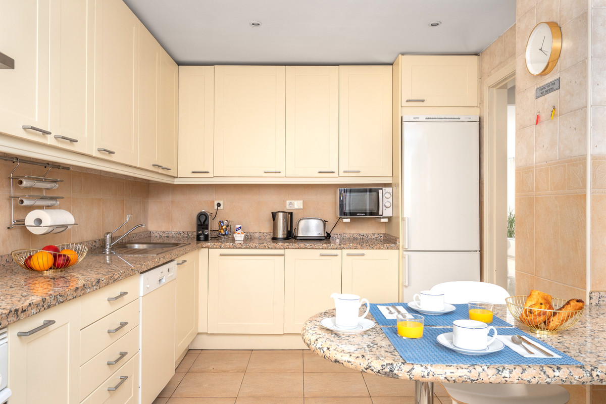 3 Bed Apartment for sale in The Golden Mile Costa Del Sol, Málaga, Spain