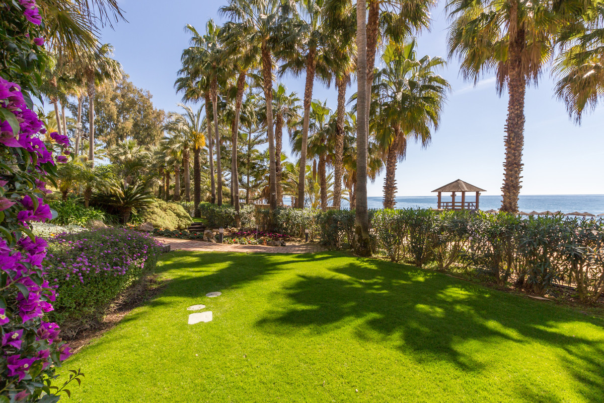 3 Bed Apartment for sale in The Golden Mile Costa Del Sol, Málaga, Spain