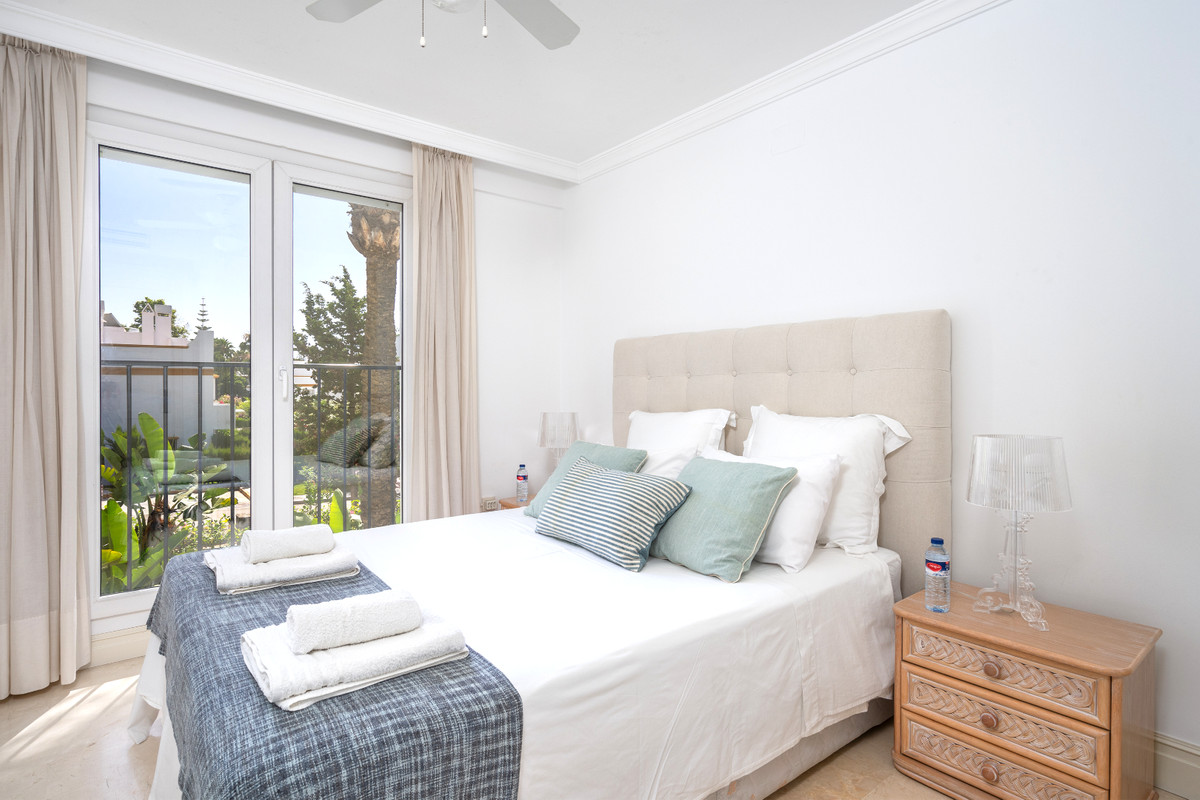 3 Bed Apartment for sale in The Golden Mile Costa Del Sol, Málaga, Spain