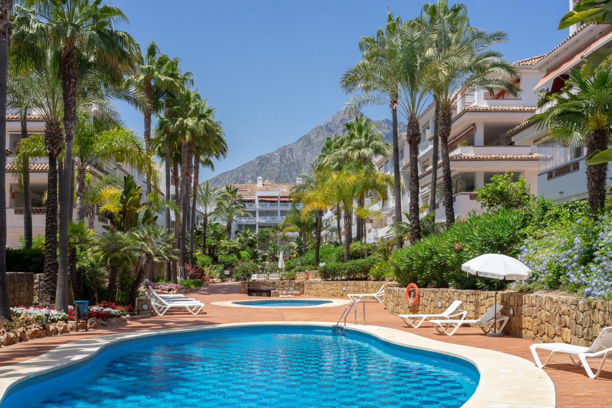 3 Bed Apartment for sale in The Golden Mile Costa Del Sol, Málaga, Spain