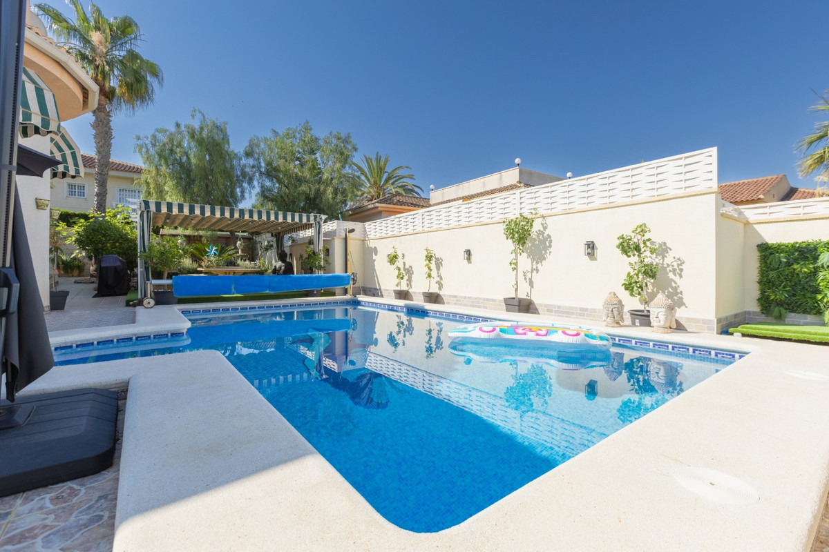 Se vende Villa - Chalet de 5 dormitorios en Costa Blanca, Alicante, España