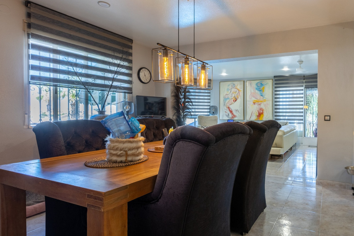 Se vende Villa - Chalet de 5 dormitorios en Costa Blanca, Alicante, España