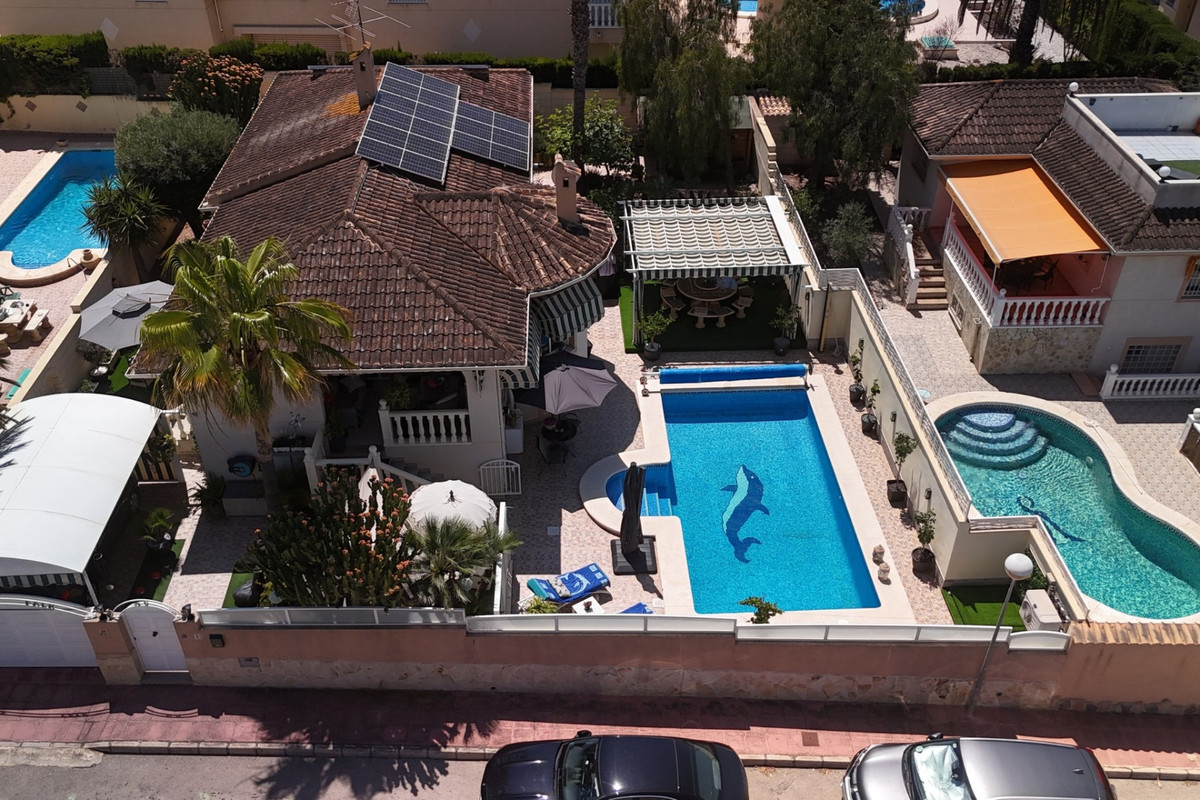 Se vende Villa - Chalet de 5 dormitorios en Costa Blanca, Alicante, España