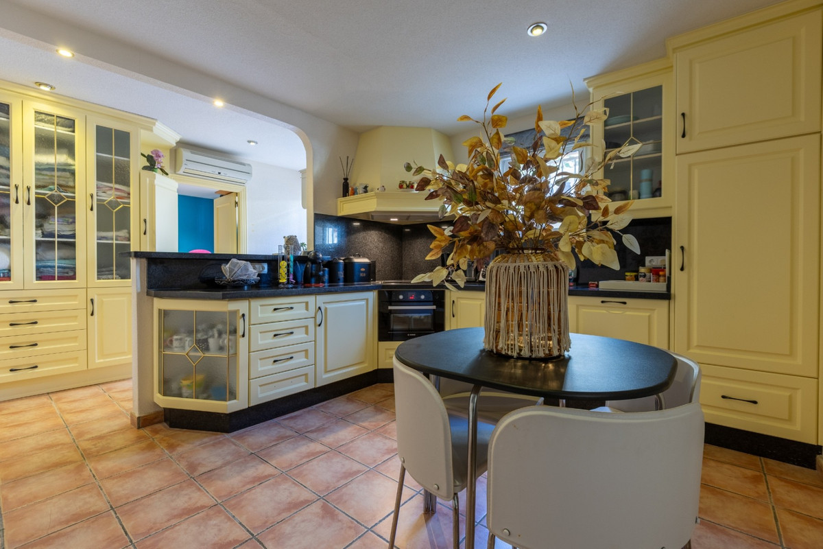 Se vende Villa - Chalet de 5 dormitorios en Costa Blanca, Alicante, España