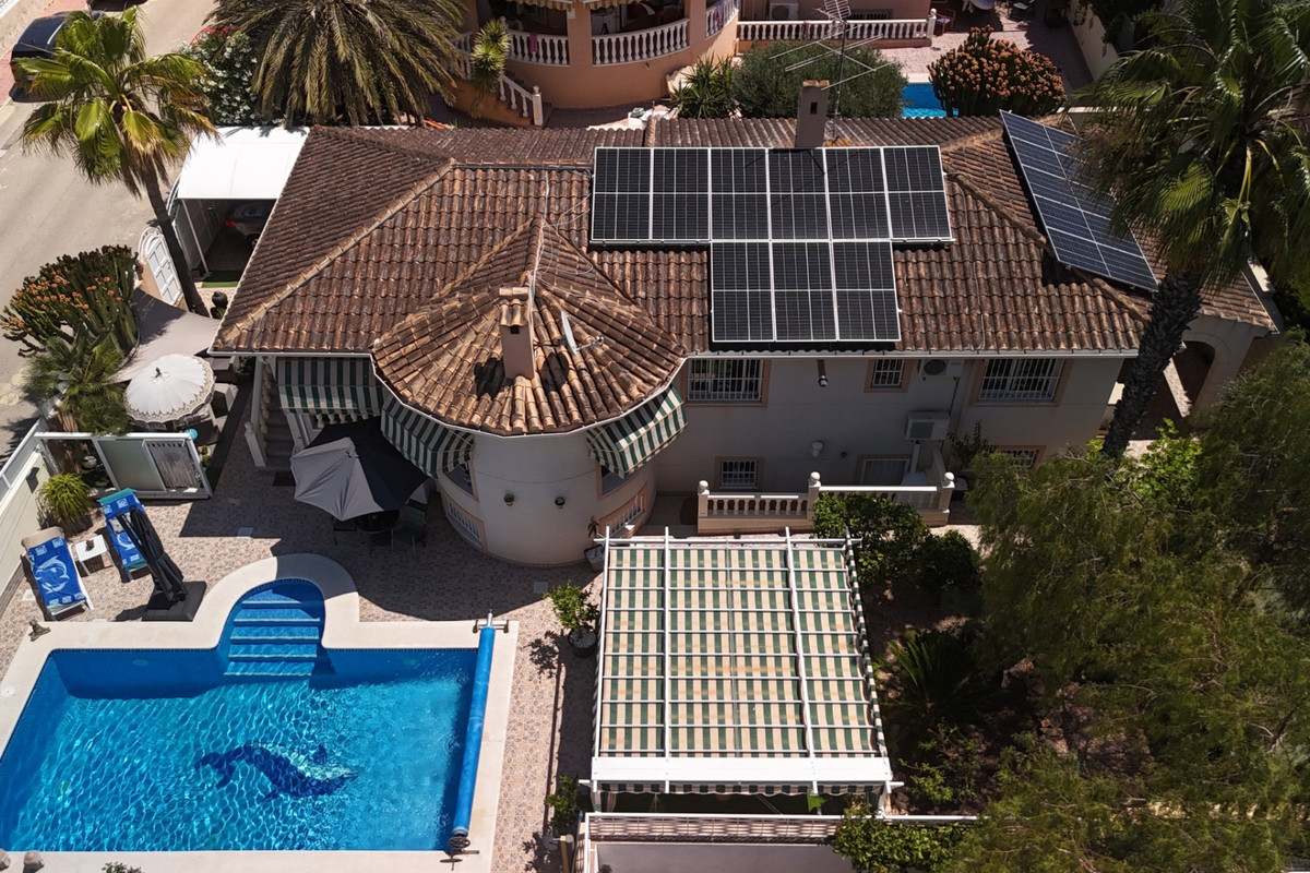 Se vende Villa - Chalet de 5 dormitorios en Costa Blanca, Alicante, España