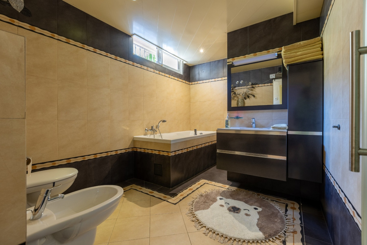 Se vende Villa - Chalet de 5 dormitorios en Costa Blanca, Alicante, España