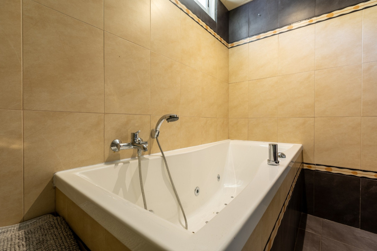 Se vende Villa - Chalet de 5 dormitorios en Costa Blanca, Alicante, España