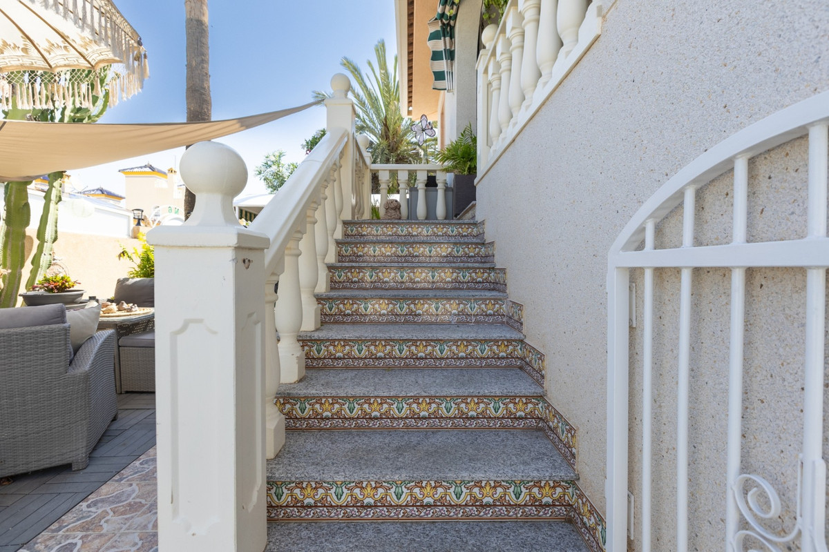 Se vende Villa - Chalet de 5 dormitorios en Costa Blanca, Alicante, España