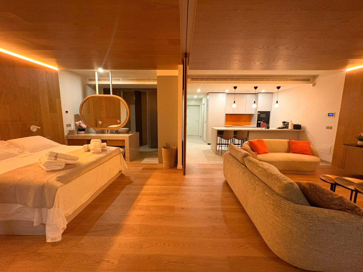 Se vende Apartamento Planta Media de 2 dormitorios en Costa Del Sol, Málaga, España