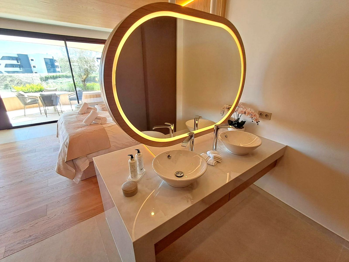 Se vende Apartamento Planta Media de 2 dormitorios en Costa Del Sol, Málaga, España