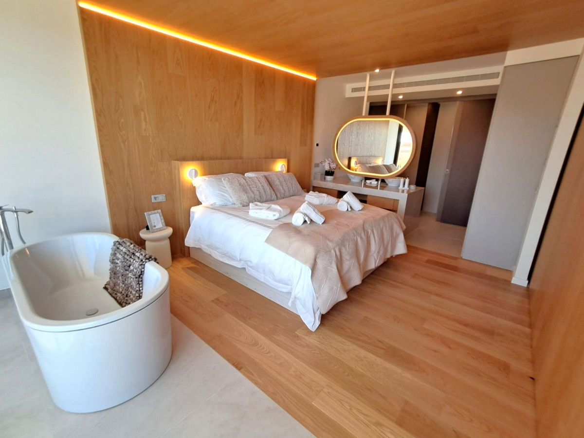 Se vende Apartamento Planta Media de 2 dormitorios en Costa Del Sol, Málaga, España