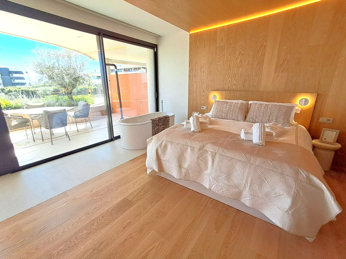 Se vende Apartamento Planta Media de 2 dormitorios en Costa Del Sol, Málaga, España
