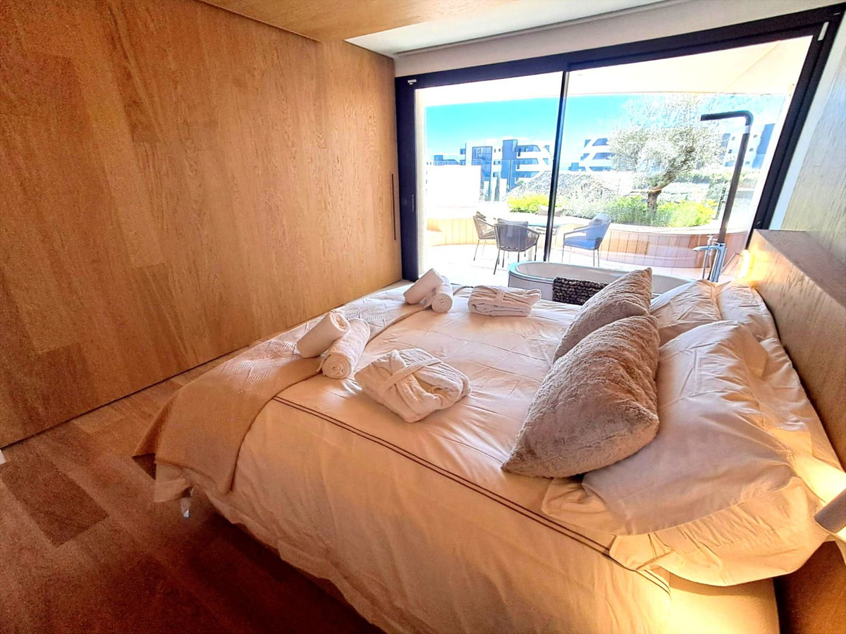 Se vende Apartamento Planta Media de 2 dormitorios en Costa Del Sol, Málaga, España