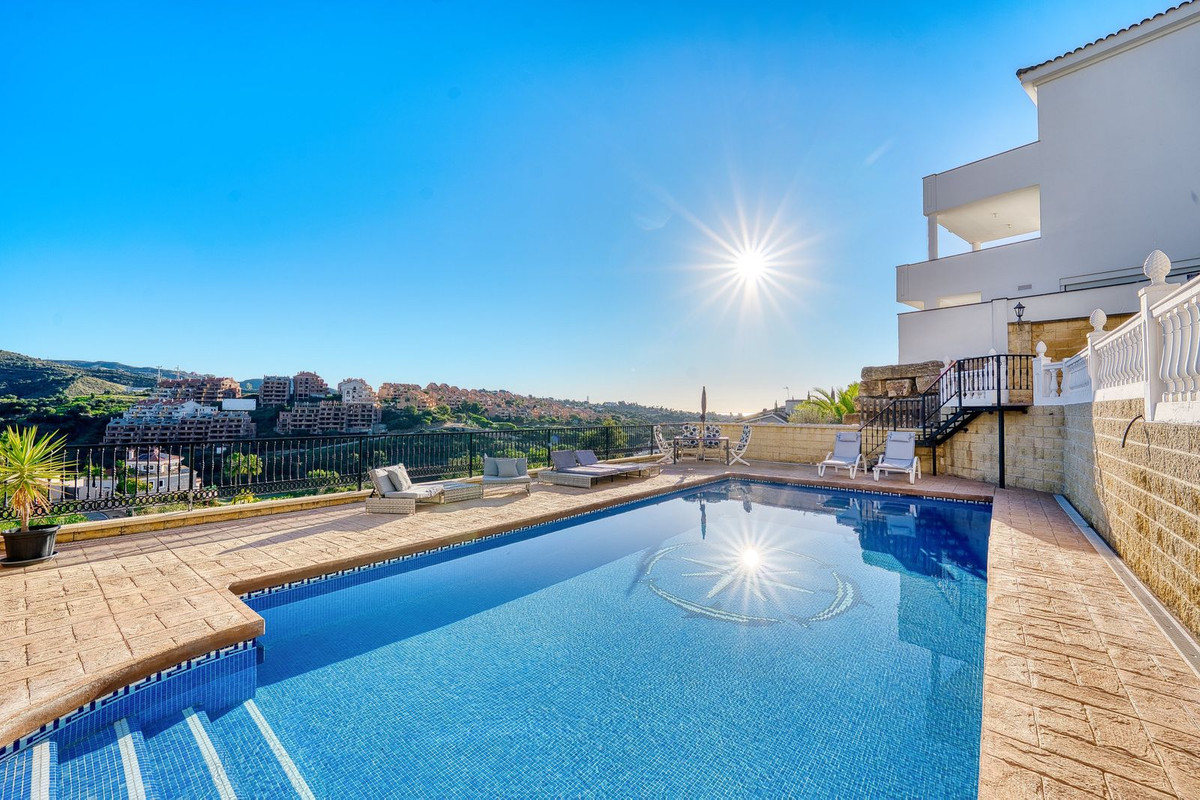 8 Bed Townhouse for sale in Elviria Costa Del Sol, Málaga, Spain