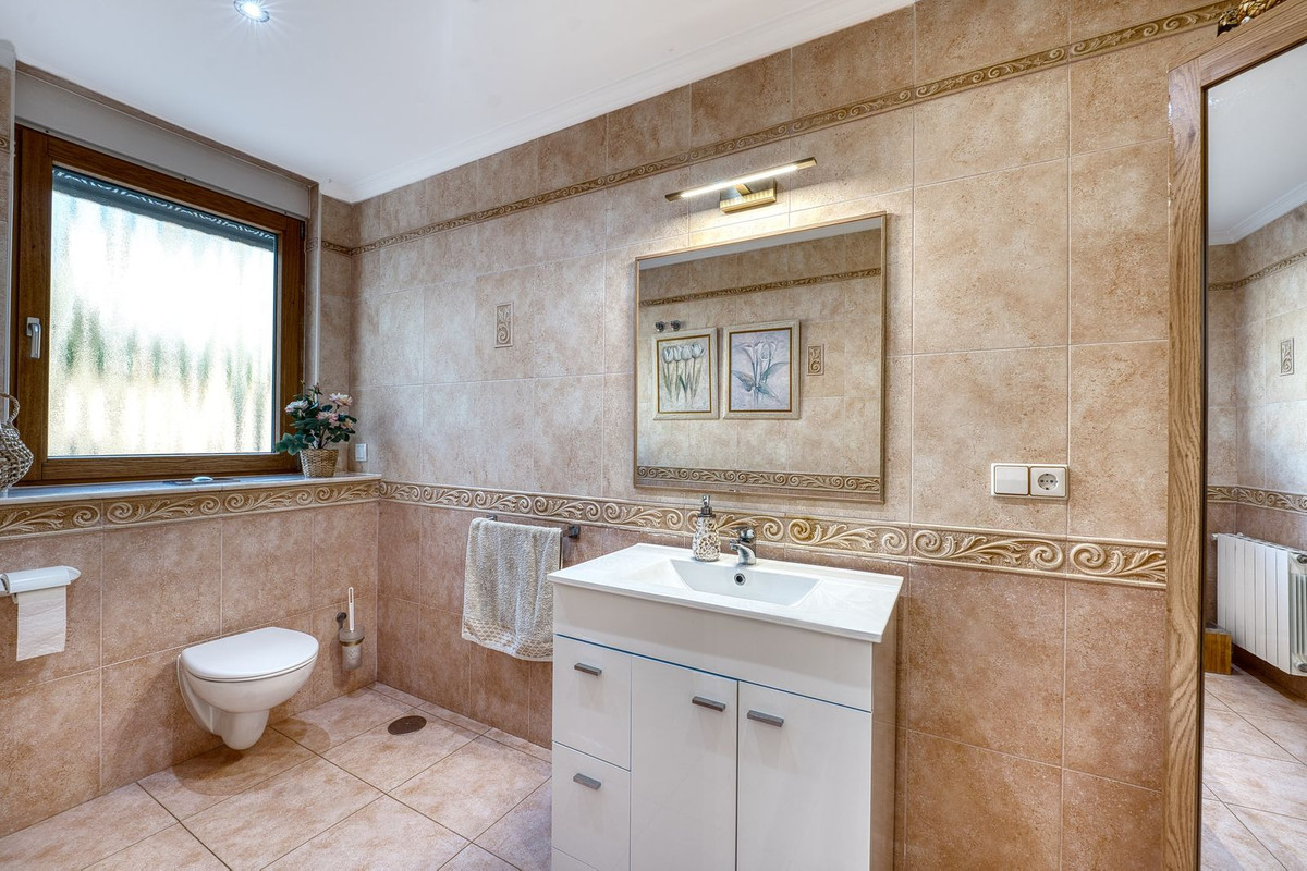 8 Bed Townhouse for sale in Elviria Costa Del Sol, Málaga, Spain