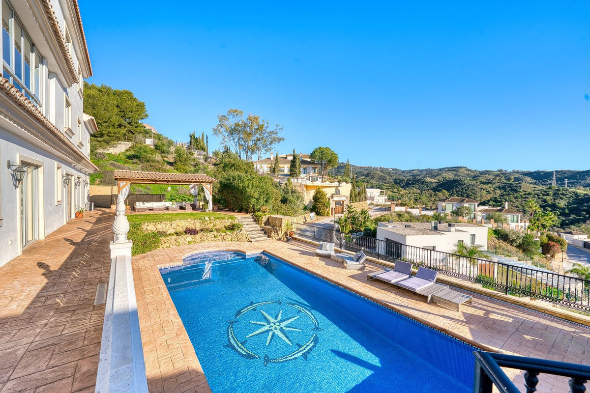 8 Bed Townhouse for sale in Elviria Costa Del Sol, Málaga, Spain