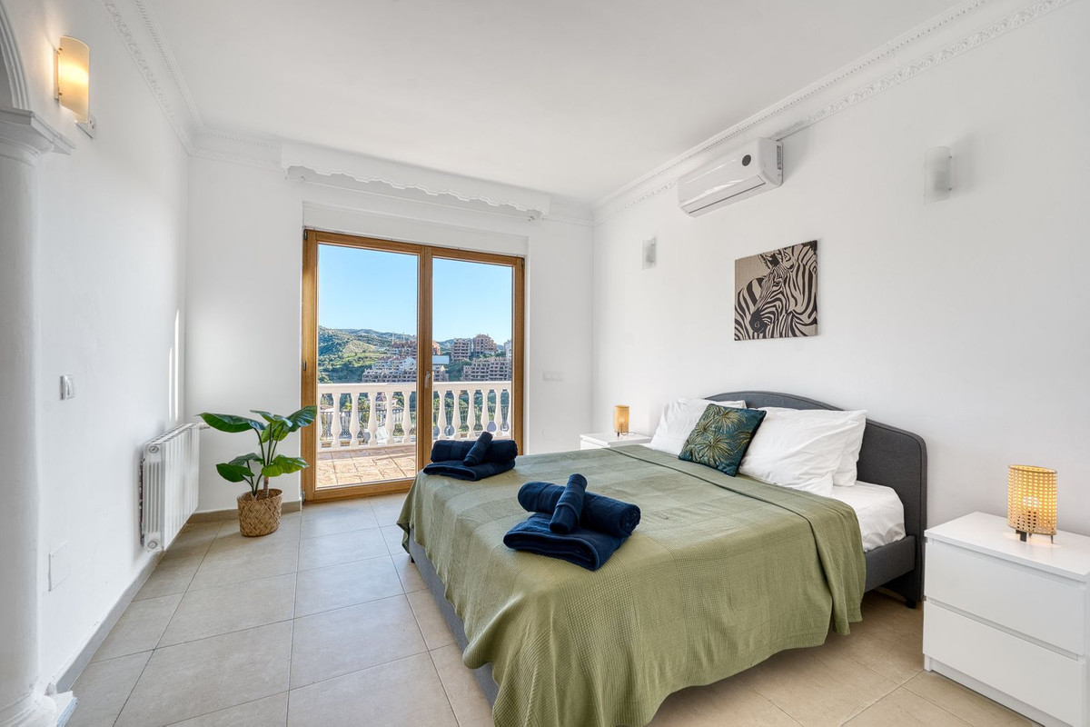 8 Bed Townhouse for sale in Elviria Costa Del Sol, Málaga, Spain