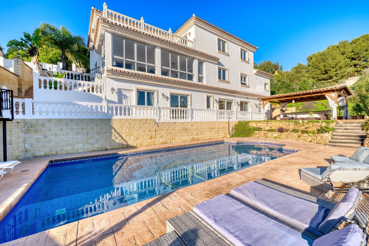 8 Bed Townhouse for sale in Elviria Costa Del Sol, Málaga, Spain