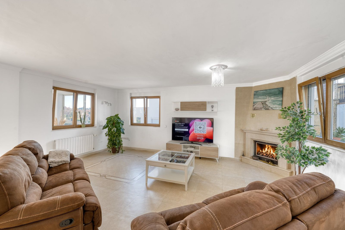 8 Bed Townhouse for sale in Elviria Costa Del Sol, Málaga, Spain