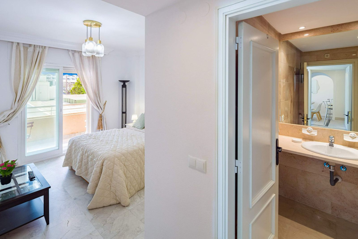 2 Bed Apartment for sale in Puerto Banús Costa Del Sol, Málaga, Spain