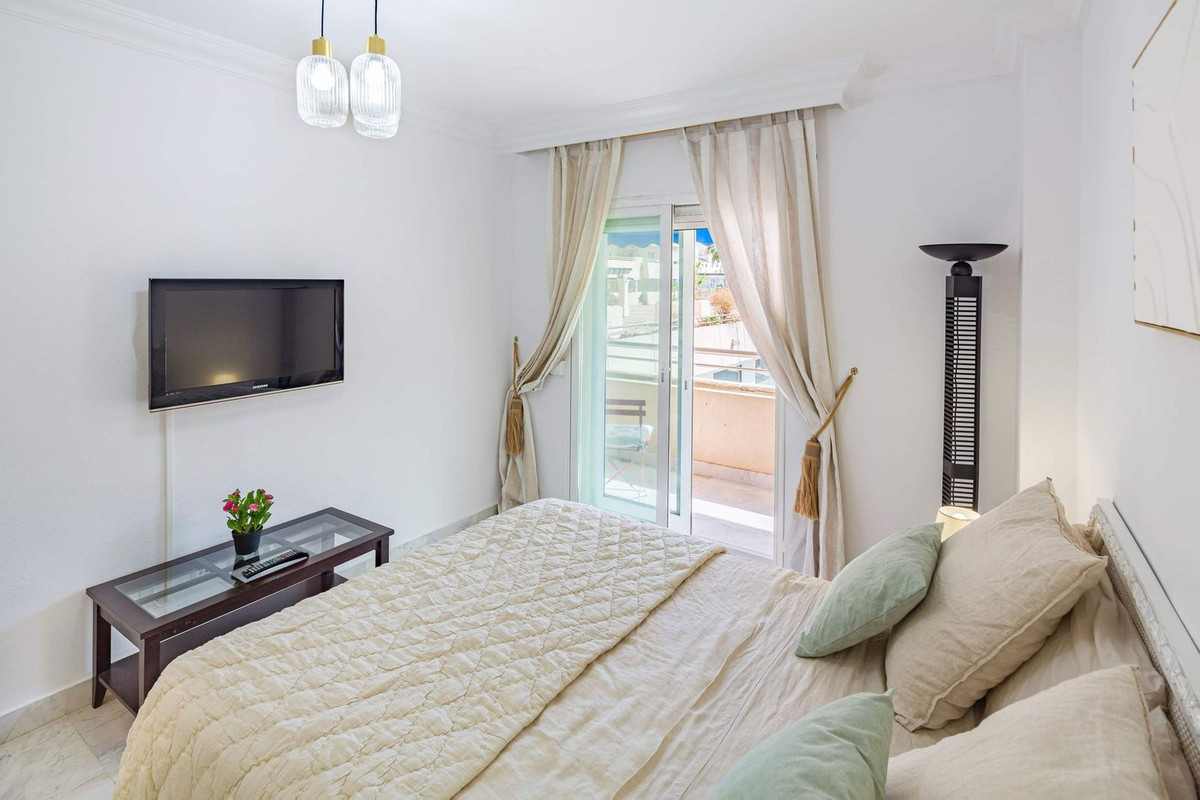 2 Bed Apartment for sale in Puerto Banús Costa Del Sol, Málaga, Spain