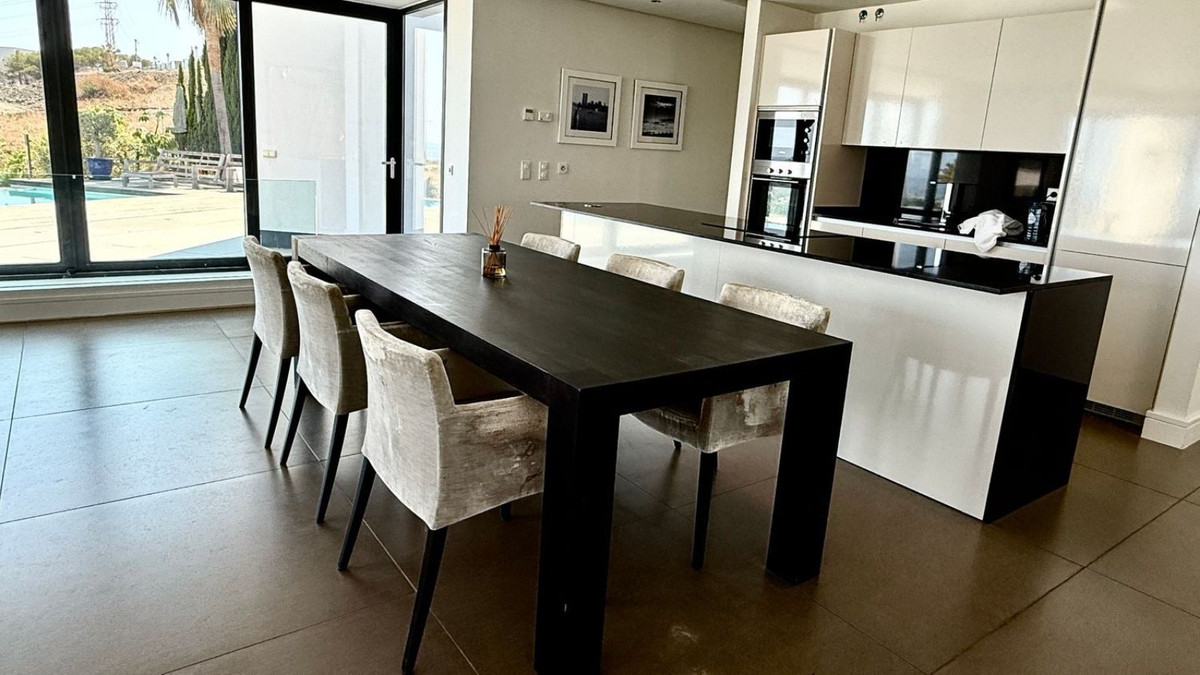 Se vende Villa - Chalet de 4 dormitorios en Costa Del Sol, Málaga, España