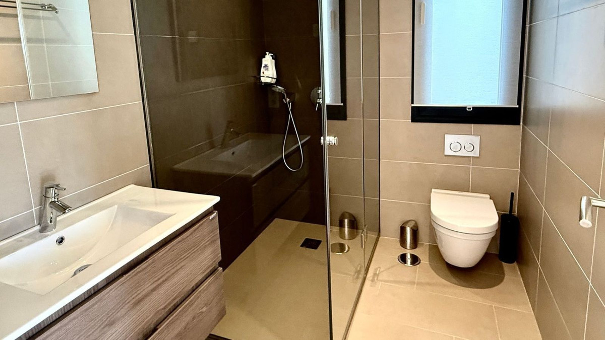 Se vende Villa - Chalet de 4 dormitorios en Costa Del Sol, Málaga, España
