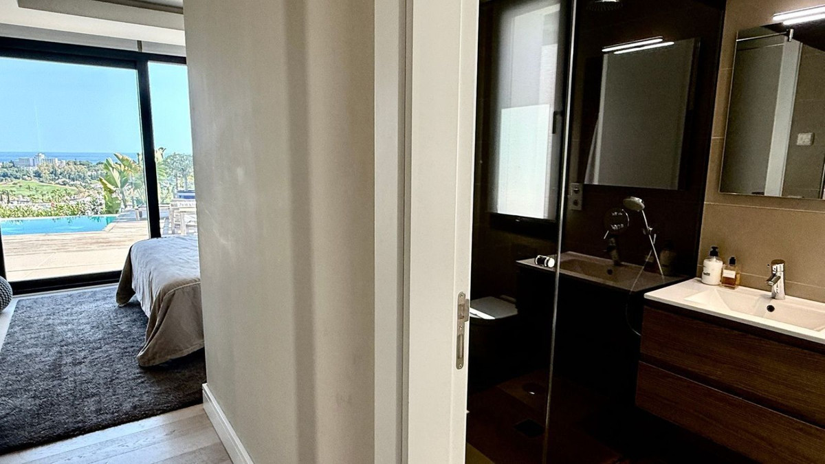 Se vende Villa - Chalet de 4 dormitorios en Costa Del Sol, Málaga, España