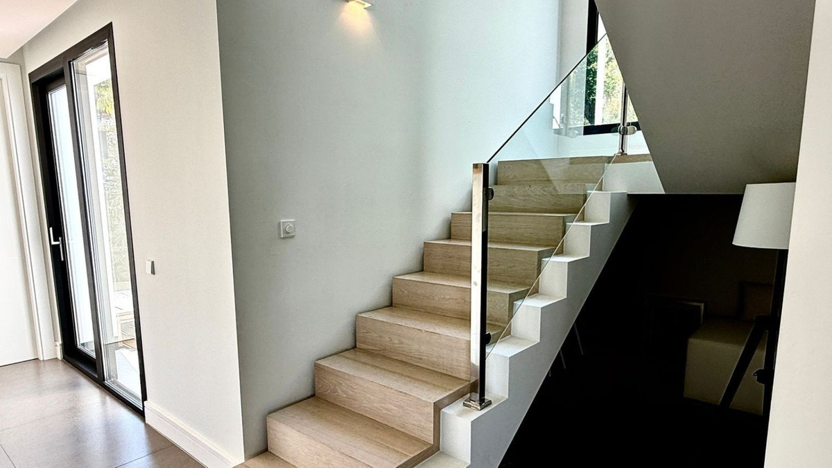 Se vende Villa - Chalet de 4 dormitorios en Costa Del Sol, Málaga, España