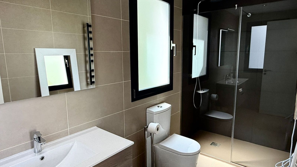 Se vende Villa - Chalet de 4 dormitorios en Costa Del Sol, Málaga, España