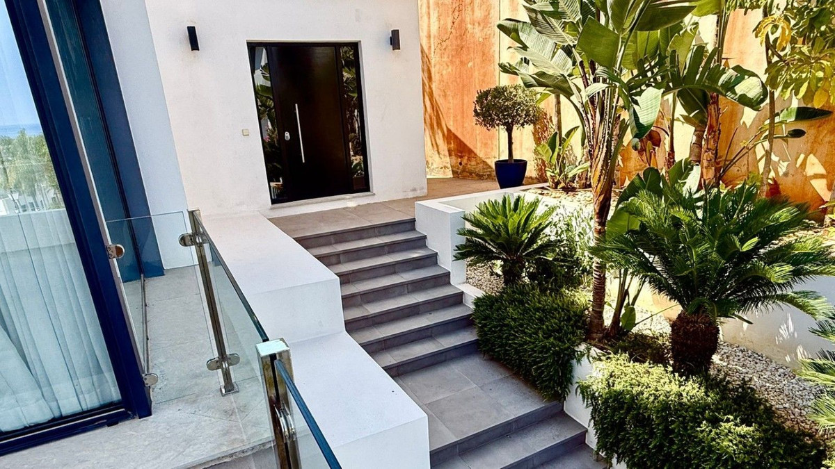 Se vende Villa - Chalet de 4 dormitorios en Costa Del Sol, Málaga, España