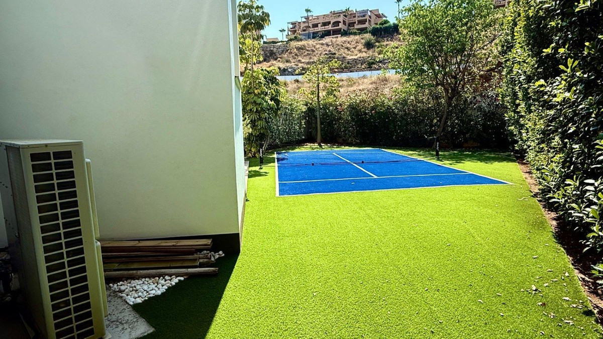 Se vende Villa - Chalet de 4 dormitorios en Costa Del Sol, Málaga, España