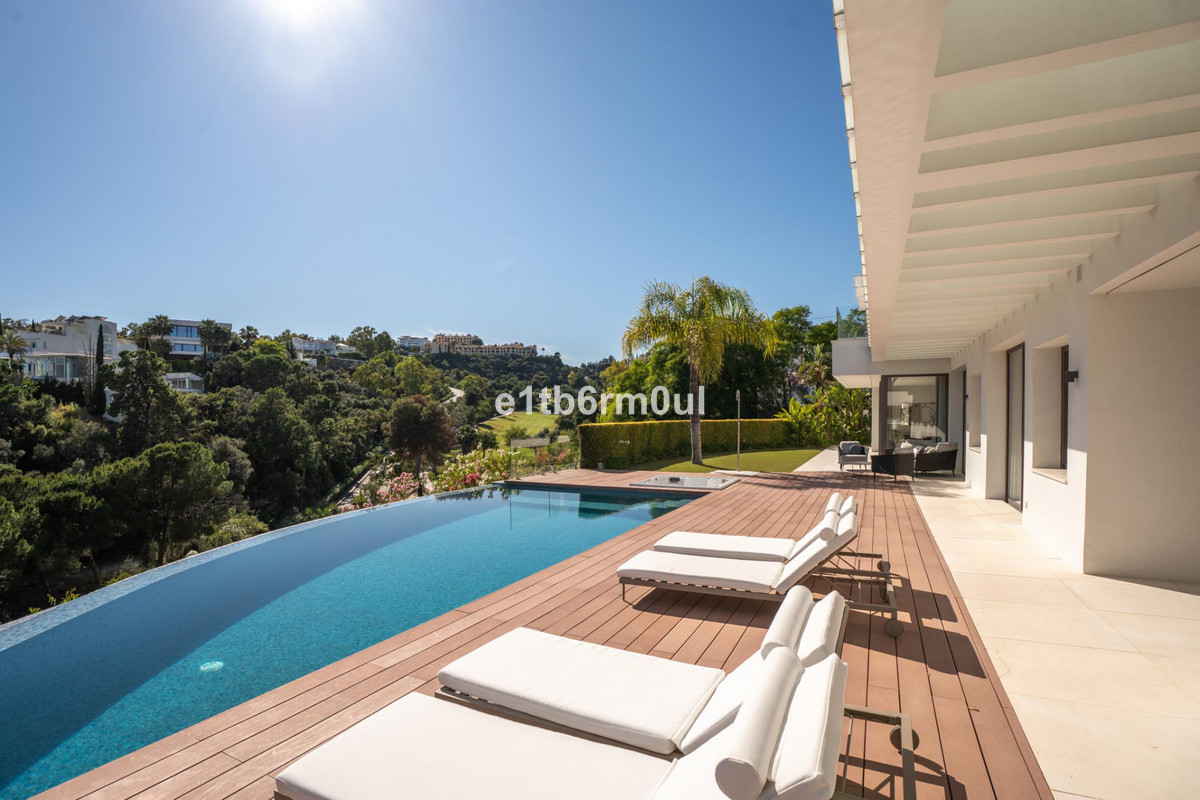 5 Bed Townhouse for sale in La Quinta Costa Del Sol, Málaga, Spain