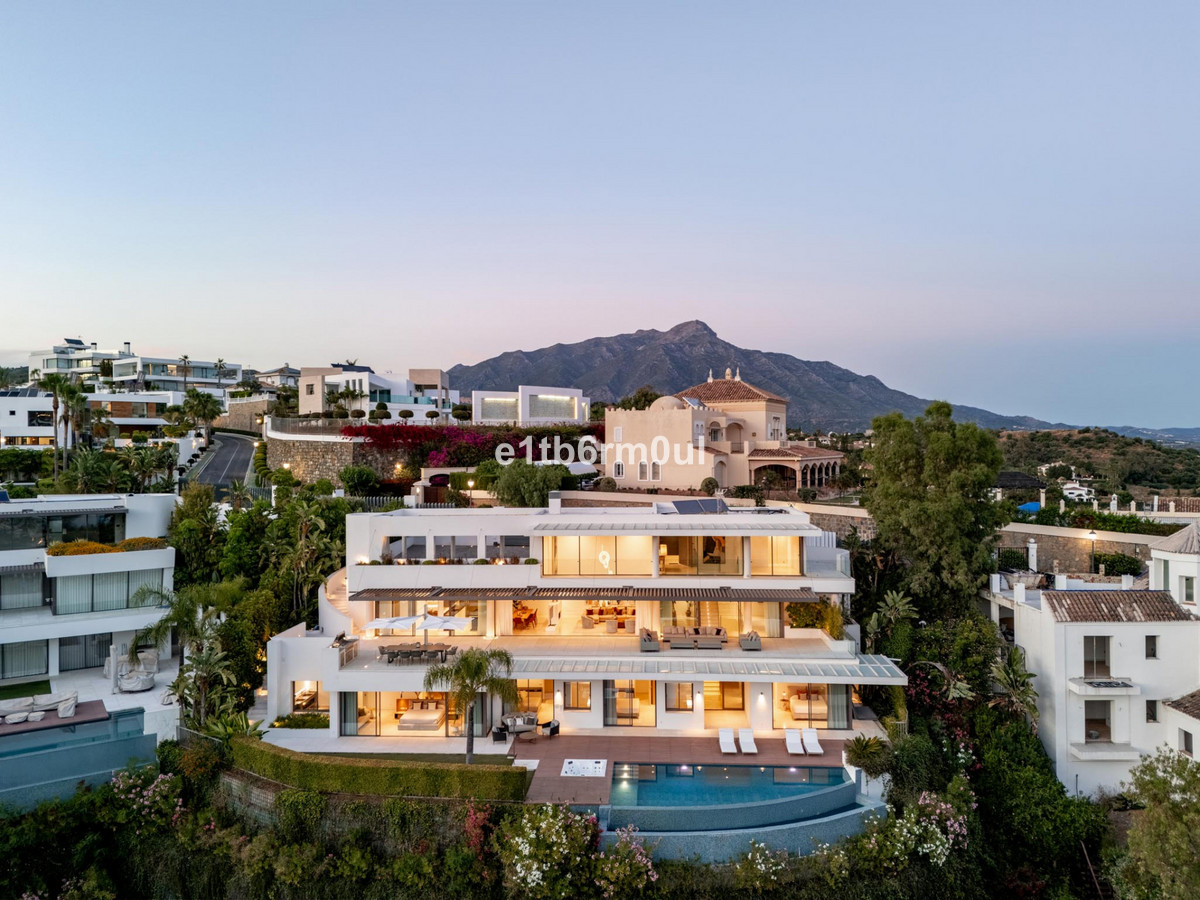 5 Bed Townhouse for sale in La Quinta Costa Del Sol, Málaga, Spain