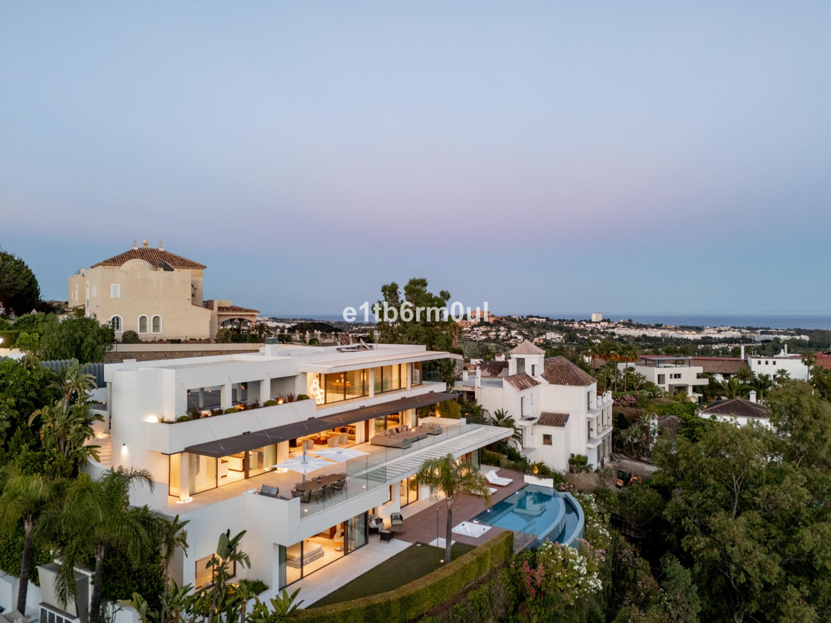 5 Bed Townhouse for sale in La Quinta Costa Del Sol, Málaga, Spain