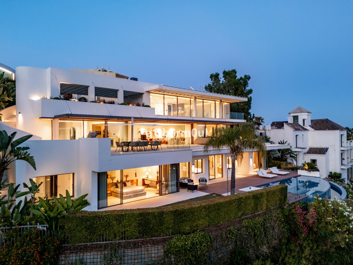 5 Bed Townhouse for sale in La Quinta Costa Del Sol, Málaga, Spain