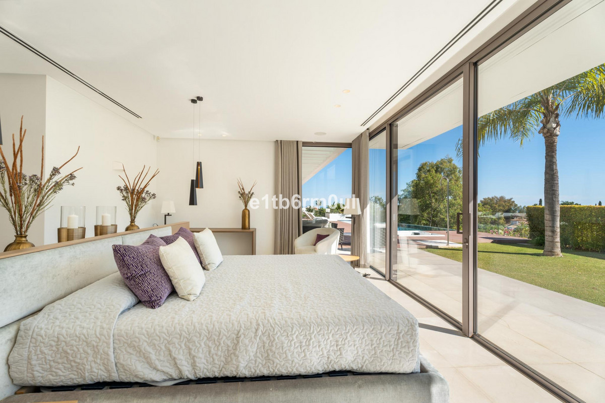 5 Bed Townhouse for sale in La Quinta Costa Del Sol, Málaga, Spain